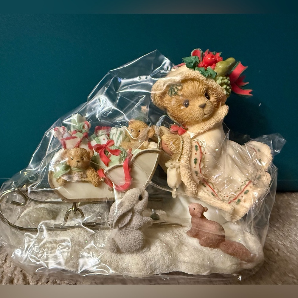 Cherished Teddies Astrid Figurine 864218 Girl Shopping Sled‎ Enesco 2001 NIB